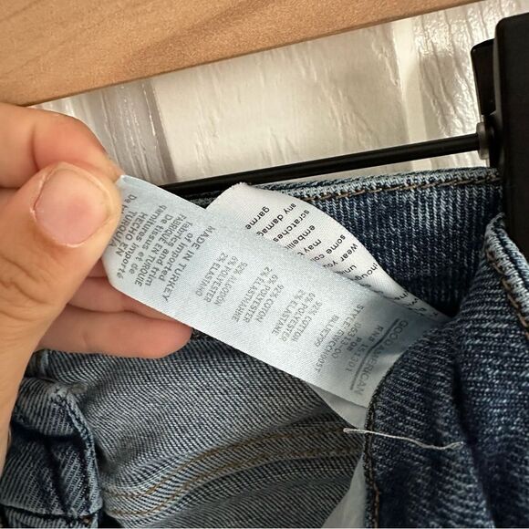 Good American Good Waist Cropped Chewed Hem Jeans Women’s Size 6 - Picture 7 of 7